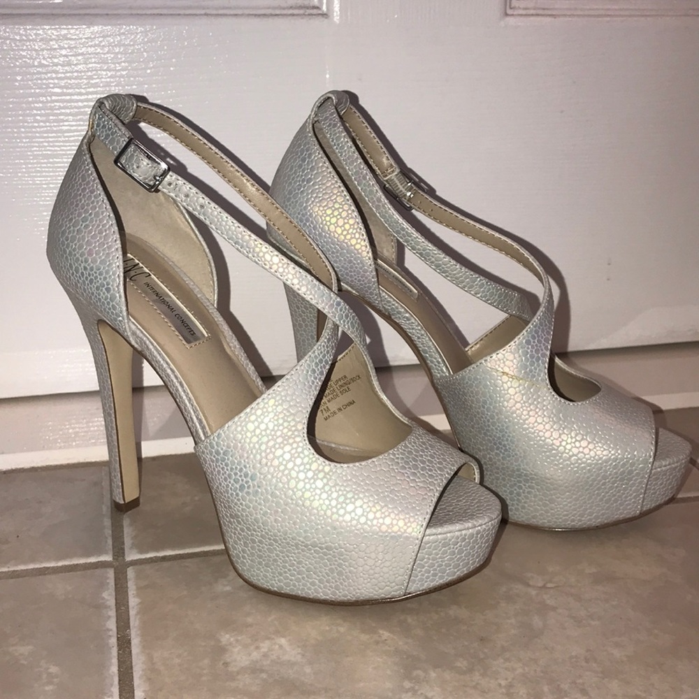 INC iridescent Pumps